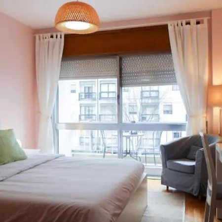 Hostal Origami Porto Residencia & *